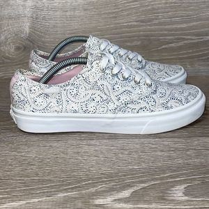 Vans Off the Wall Camden Paisley Women’s Size 8.5 Blue Gray White Lilac Shoe